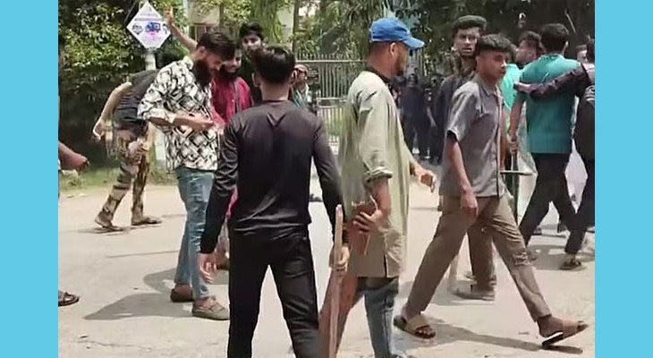 ঈশ্বরদী সরকারি কলেজে ছাত্রদল-শিবির সংঘর্ষ, ককটেল বিস্ফোরণে উত্তেজনা