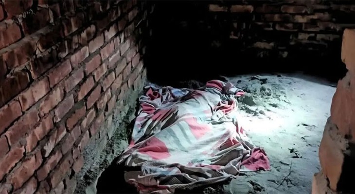 নিজের নির্মাণাধীন বাড়ির বালুর স্তূপে মিলল প্রবাসীর স্ত্রীর মরদেহ