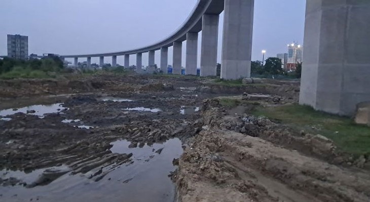 অনুমোদন ছাড়াই পদ্মা রেলসেতুর পিলারের নিচ থেকে কাটা হচ্ছে মাটি: তদন্তে প্রশাসন