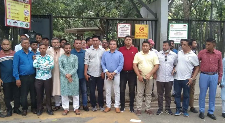 বিএনপি চেয়ারম্যানের কার্যালয়ের সামনে যুবদলের পদবঞ্চিত নেতাদের অবস্থান